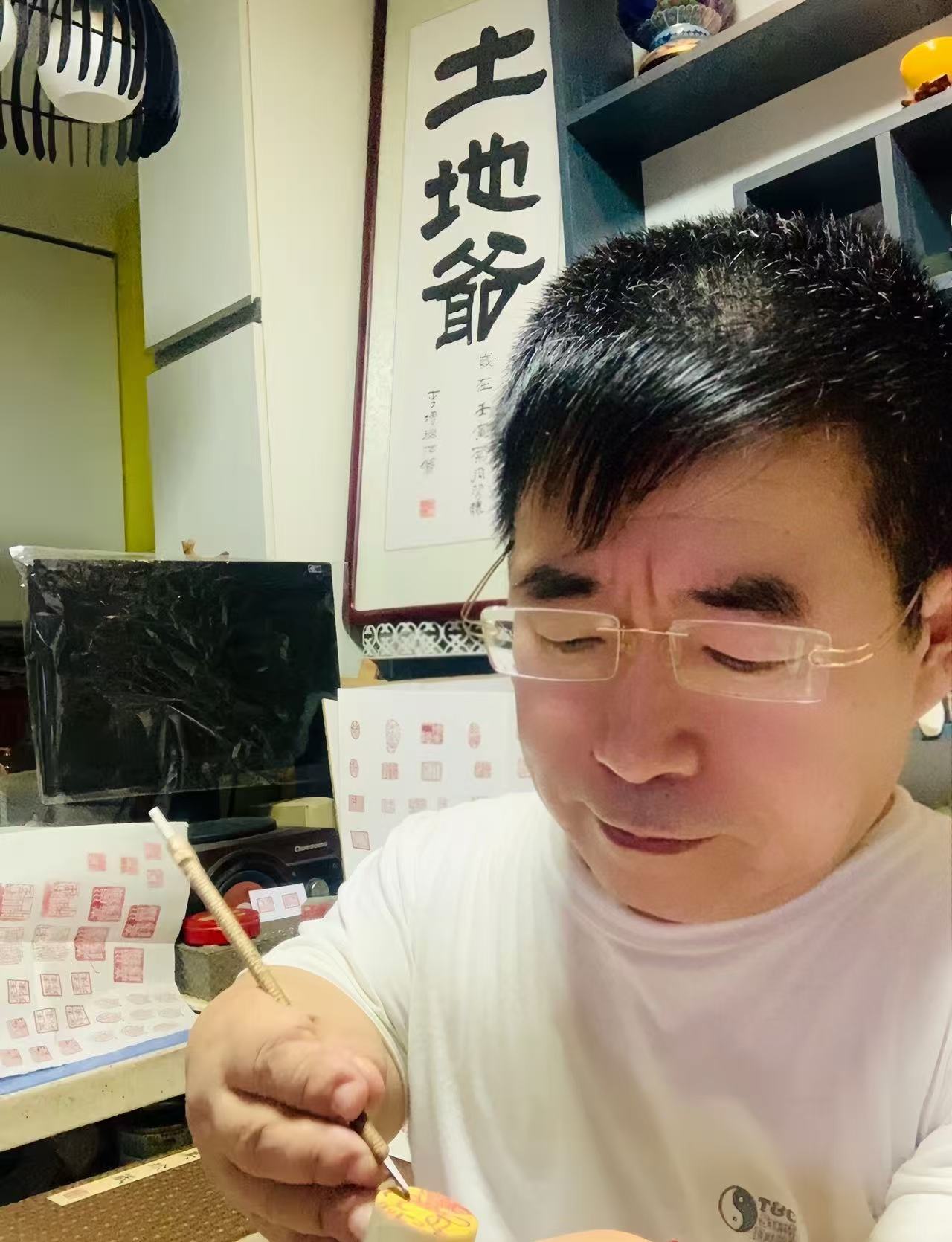 李爽：以刀为笔，镌刻艺术人生